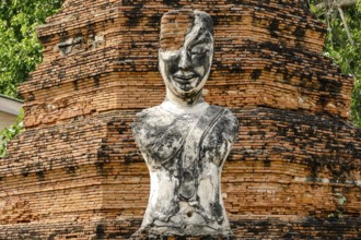 Beautiful photo of Ayutthaya Buddha Temple Ruins taken in thailand