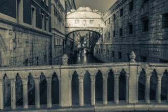 Bridge of Sighs or Ponte dei Sospiri at the Doge's Palace over the Rio di Palazzo, Venice, Veneto,