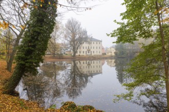 Lauterbach Castle and Park in autumn, Lauterbach, Lauterbach, Saxony, Germany, Europe