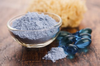Blue clay mask with serum capsules
