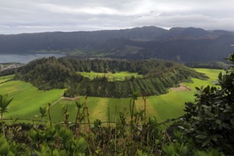 Vulkan Caldeira Seca im Krater von Cete Cidades, Azoren