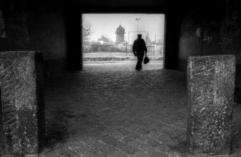 Germany, Merseburg, 15.01.1992, house passage, man (worker), Europe