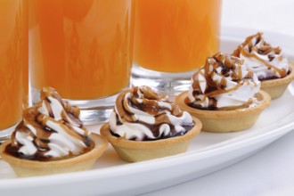 Shortbread ?akes filled jam with whipped cream and chocolate, caramel topping