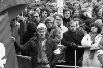 About 8, 000 young people, students and schoolchildren demonstrated against militarism, the Cold