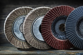 Abrasive polishing discs set
