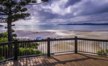 Hill Inlet Lookout overlooking Whitehaven beach at Whitsunday Island near Airlie Beach, Australia.