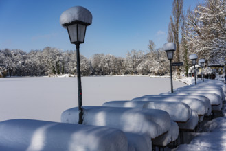 Snow on tables and lanterns, beer garden of the Seehaus, Kleinhesseloher See, winter with snow in