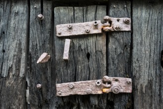Old and rusty bolts