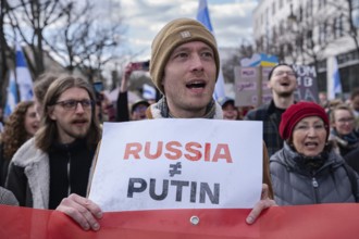 17.03.2024, Berlin, Germany, Europe, Thousands of people protest in front of the Russian Embassy on