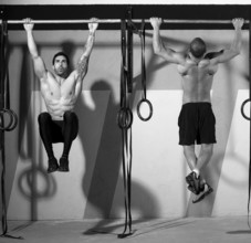 Crossfit toes to bar men pull-ups 2 bars workout exercise at gym