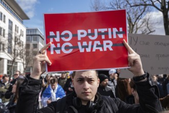 17.03.2024, Berlin, Germany, Europe, Thousands of people protest in front of the Russian Embassy on