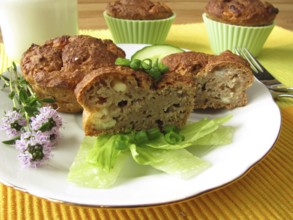 Wholegrain muffins with feta and yoghurt