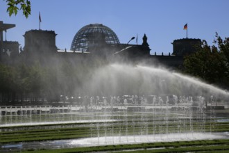Reichstag, Lawn sprinkler, Berlin, Federal Republic of Germany