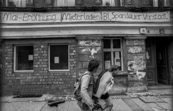 Germany, Berlin, 26.06.1991, Opening of a tenant's shop, Spandauer Vorstadt, Europe