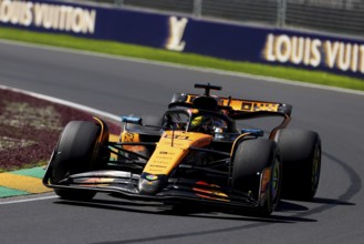 MELBOURNE, AUSTRALIA - MARCH 14: Oscar Piastri of Australia drives the McLaren Formula 1 Team MCL39