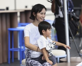Kei Nishikori wife Mai and son watching a practise session of husband/father Kei Nishikori,