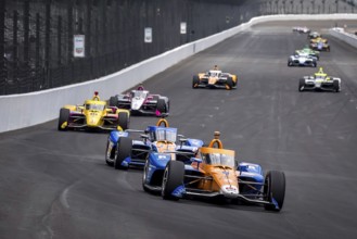 SCOTT DIXON (9) of Auckland, New Zealand comes down the front stretch at the Indianapolis Motor
