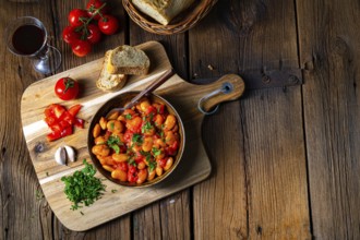 Rustic giant beans with fresh tomato sauce