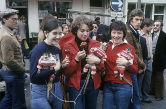 London 1982. A London street view and three young women with monkeys. Credit Roland Palm