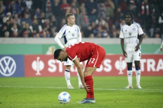 Vincenzo Grifo (SC Freiburg) takes the ball for the penalty kick and converts to make it 2-0 at the