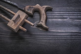Messy rusted hand saw wooden marking gauge horizontal version