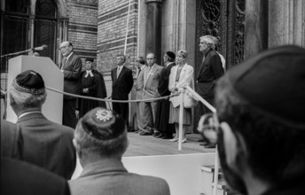 Germany, Berlin, 05.09.1991, Ceremony for the unveiling of the renewed lettering above the entrance