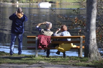 Enjoying the peace and quiet on a park bench or a sunny snapshot on the shores of Lake Titisee