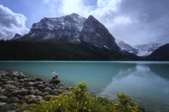 Lake Louise, Banff, Alberta Kanada travel destination with turquoise water
