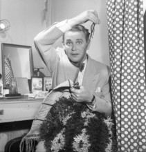 Max Hansen 1953 Danish actor, singer and performer. Appeared in many revues and films in Sweden.