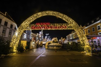 Archway, illuminated entrance to the Christmas market, night shot, main square of Leoben, Styria,