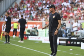 Coach/Coach Sebastian Höneß (VfB Stuttgart) on the sideline at the 1st FBL match: 24-25: 1st Sptg.