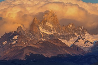 Mount Fitz Roy in the morning light in Los Glaciares El Chaltén National Park, Santa Cruz,
