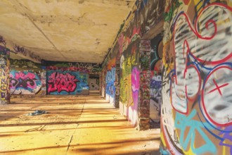 Abandoned building with graffiti walls and crumbling plaster, Dortmund-Hafen railway depot, Lost