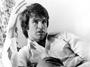 Henry Warren Beatty born March 30, 1937 is an American actor and filmmaker. His career has spanned