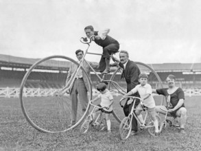 1930s bicycles. The annual Fête des Caf' Conc' at the Buffalo Stadium and some of the popular