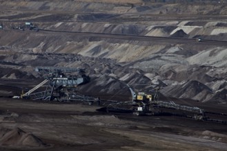 Deutzen b Leipzig Opencast lignite mine VEREINIGTES SCHLEENHAIN 58351 Spoil heaps and excavators