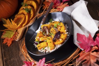 Gratinated vegetarian pumpkin with barley, oats, plums and thyme