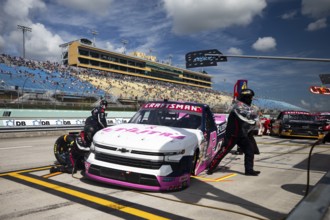 The crew of Niece Motorsports performs a pit stop during the 28th Annual Baptist Health 200 at