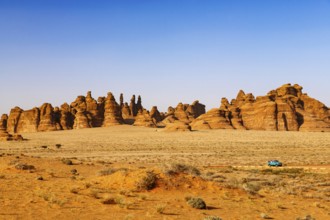 Vintage Land Rover Tour in the rocky landscape of Hegra, Unesco World Heritage Site Al Ula, Kingdom
