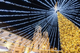 Christmas lights at the Christmas market, behind Mariahilferkirche, Mariahilferplatz, Graz, Styria,