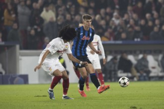 Football match, Charles DE KETELAERE Atalanta Bergamo right with pass into the deep, Anrie CHASE