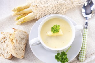 Delicious white asparagus cream soup