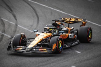 Oscar Piastri of Australia drives the McLaren Formula 1 Team MCL39 during qualifying in the 2025
