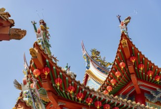 A close-up picture of the colorful Thean Hou Temple