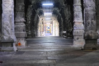 Ekambareshvara Temple, Kanchipuram, Tamil Nadu, Stone temple corridors with ornately decorated