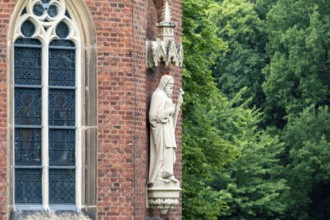 The castle was the ancestral seat of the Droste zu Hülshoff barons from 1417 to 2012 and is the
