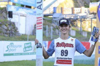 Hannes Landerer (SV Innsbruck Bergisel/Austria) had a good laugh after his opening victory at the