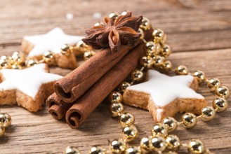 Cinnamon sticks and Christmas cake