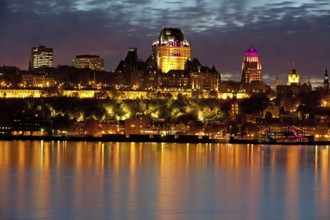 Night shot of Quebec