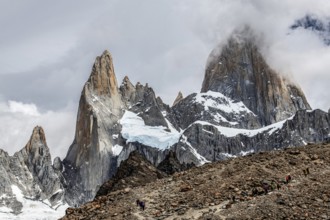 Trekking route Laguna de los Tres with a view of the summit of Fitzroy, El Chaltén, Los Glaciares